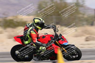 media/Dec-01-2025-Moto Forza (Mon) [[2daa91e15f]]/2-Intermediate Group/Session 3 (Turn 7 Inside Pans)/